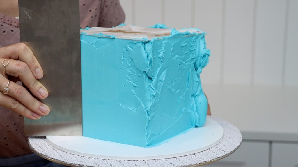 how to smooth the sides of a square cake