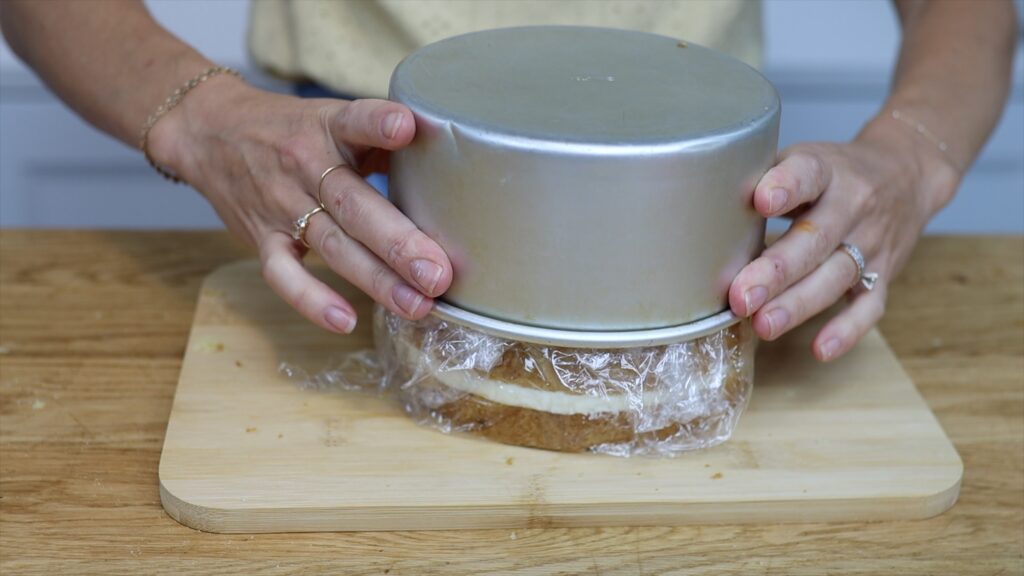 how to travel with a cake in cake pan