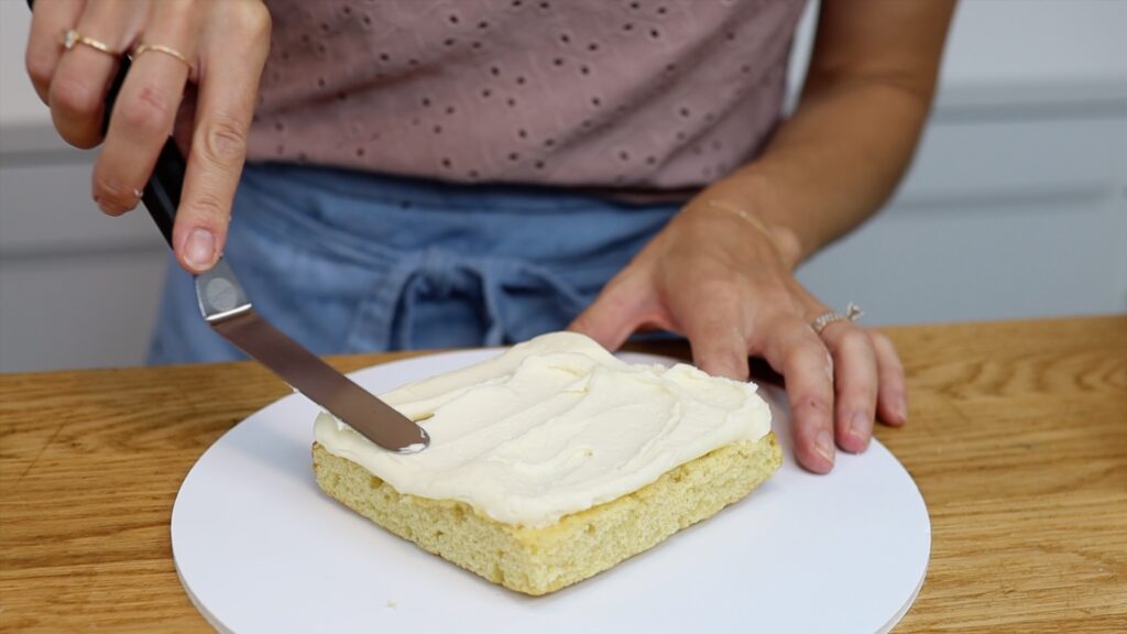 layering a square cake