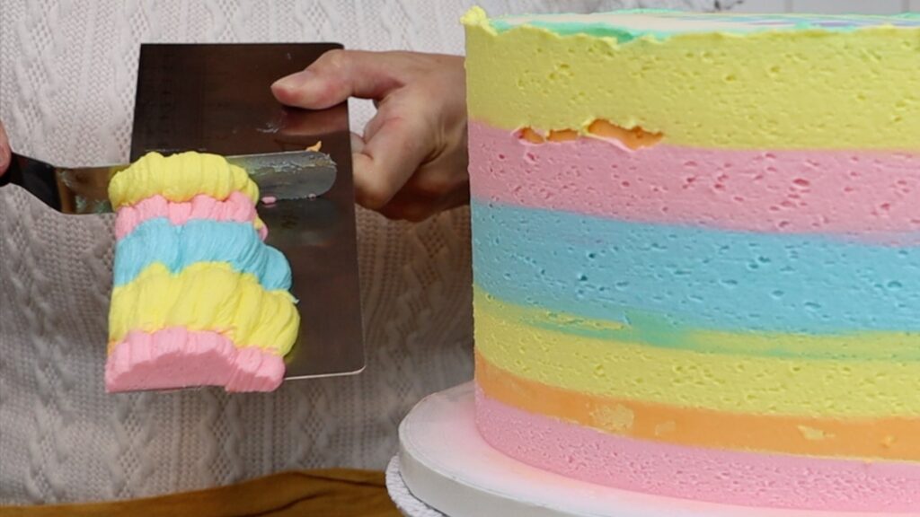 neat buttercream stripes on cake