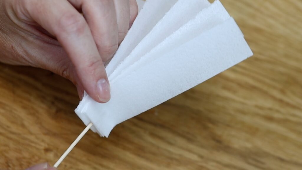 how to stand wafer paper up on a cake