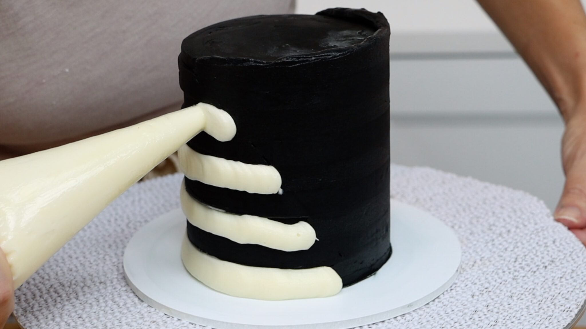 5 Ways to Use a Striped Cake Comb - British Girl Bakes