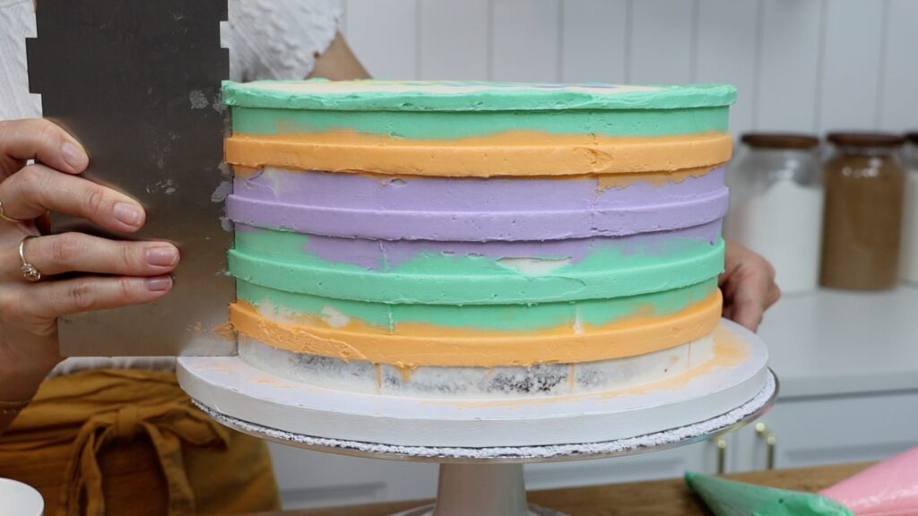 how to make multicolored stripes on a cake