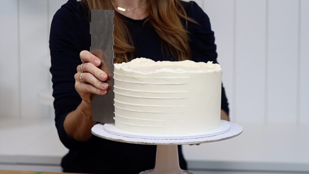 how to use a striped cake comb