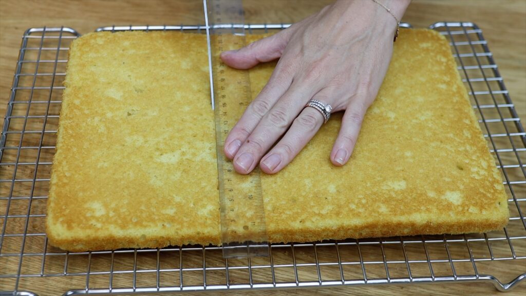 cut a sheet cake into square cake layers