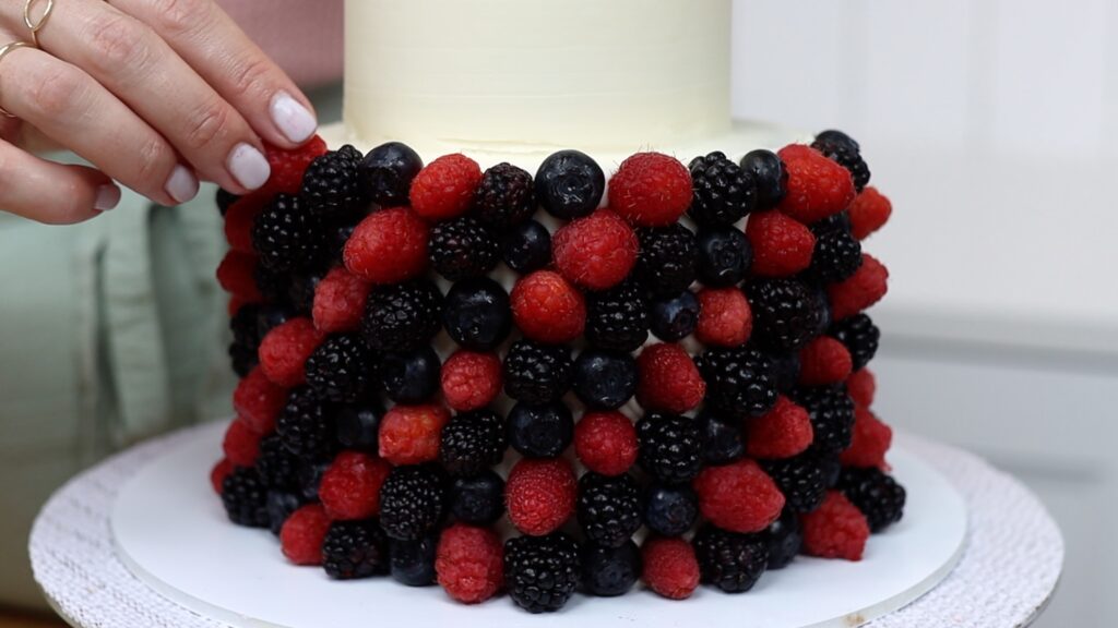 how to cover a cake with berries or fruit