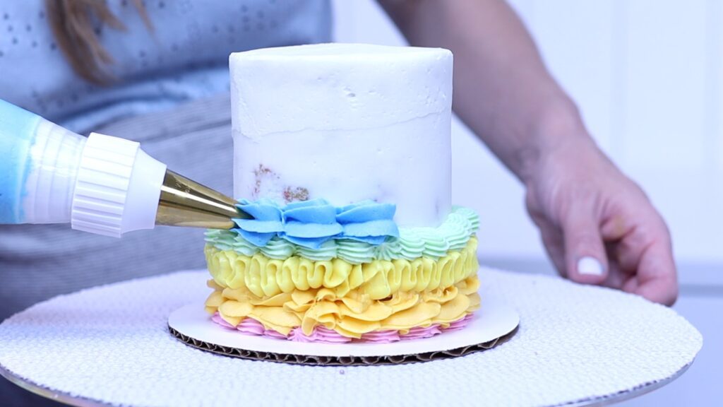 piped texture on a cake