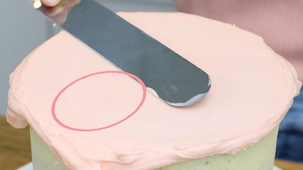 plastic turntable for frosting a cake