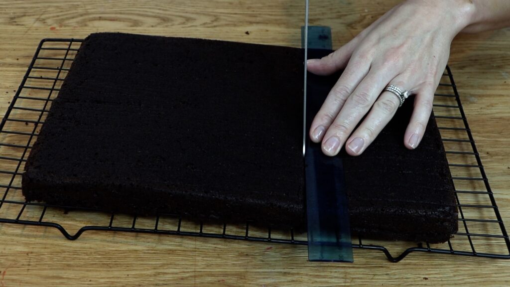 cut a sheet cake into square cake layers