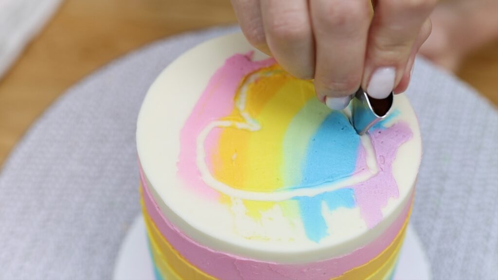 how to carve buttercream with a piping tip