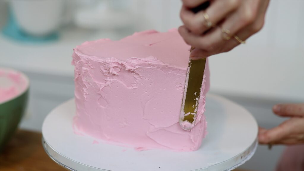 how to get a sharp point on a heart cake