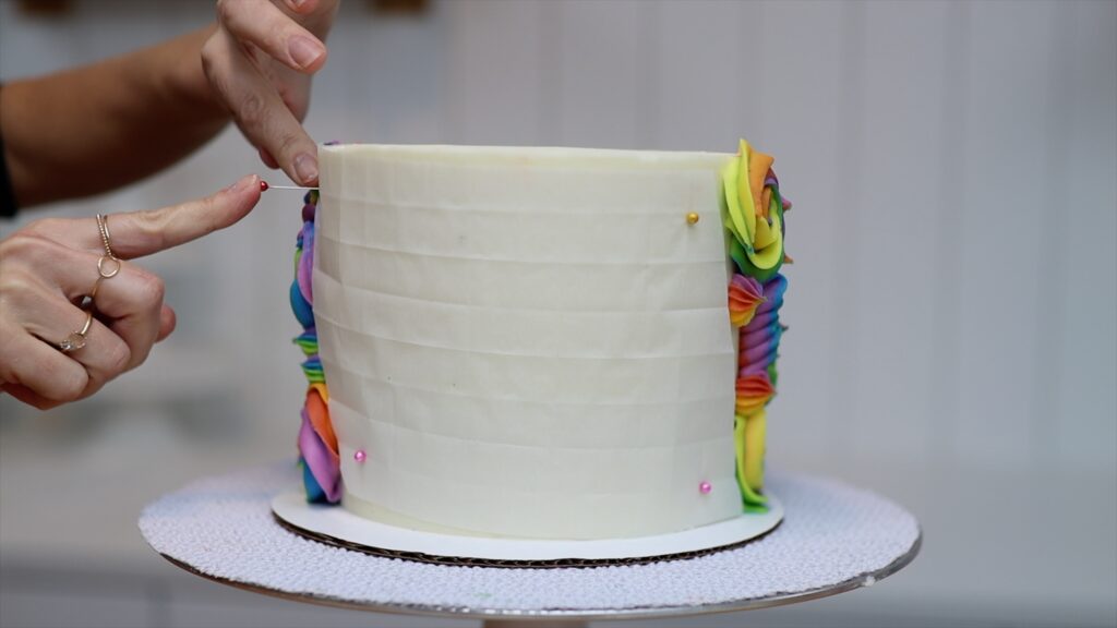 how to space patterns evenly on a cake