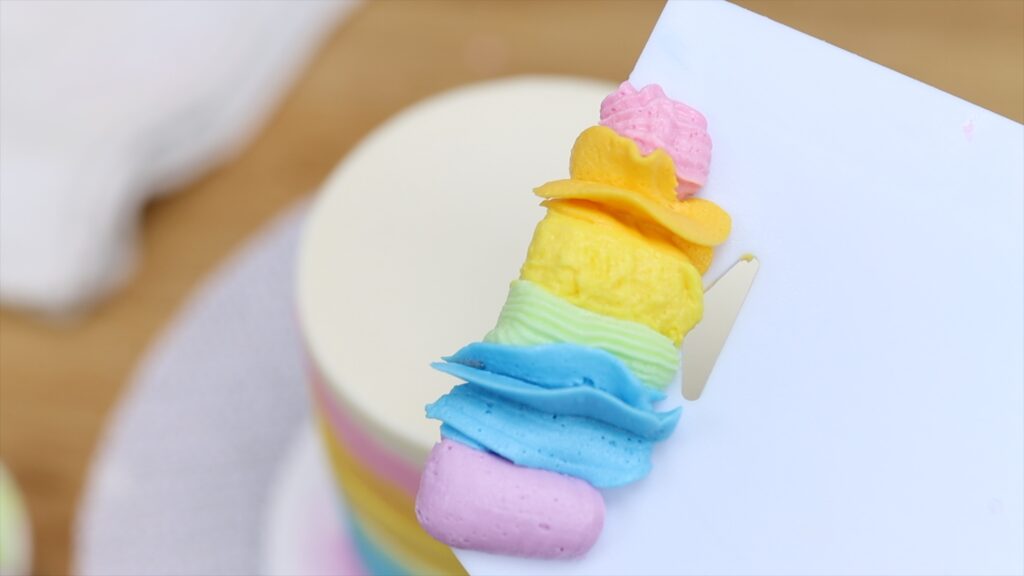 how to spread colours to make a rainbow on a cake