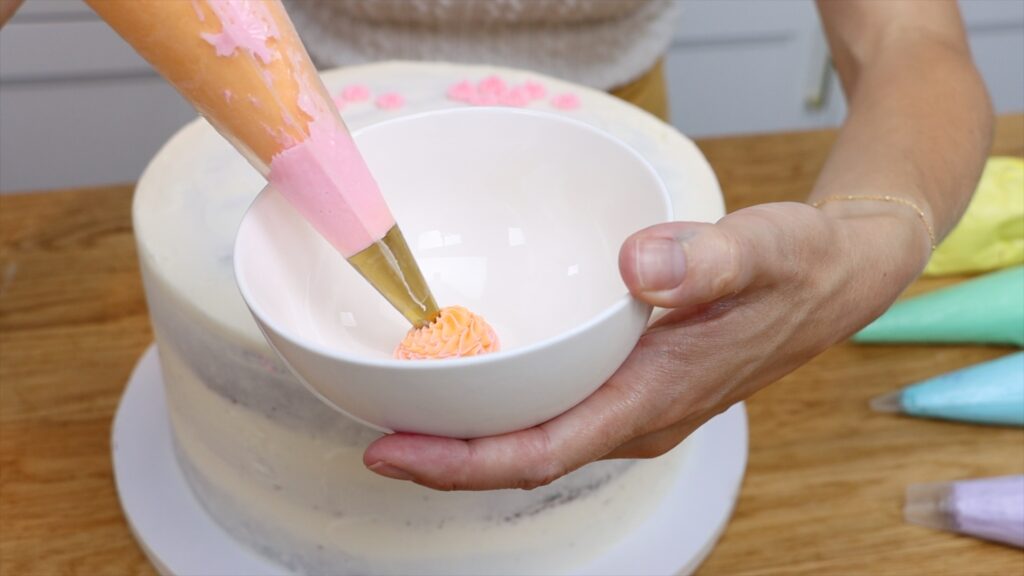 how to use piping bags without couplers for a rainbow cake