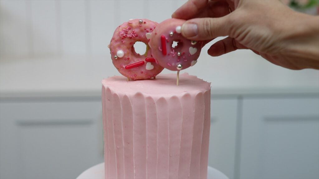 how to decorate a cake with donuts