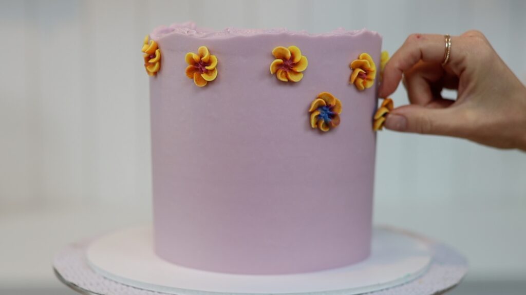 how to decorate a cake with frozen flowers