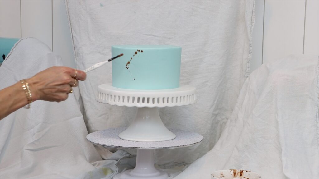 how to do speckled frosting on cakes