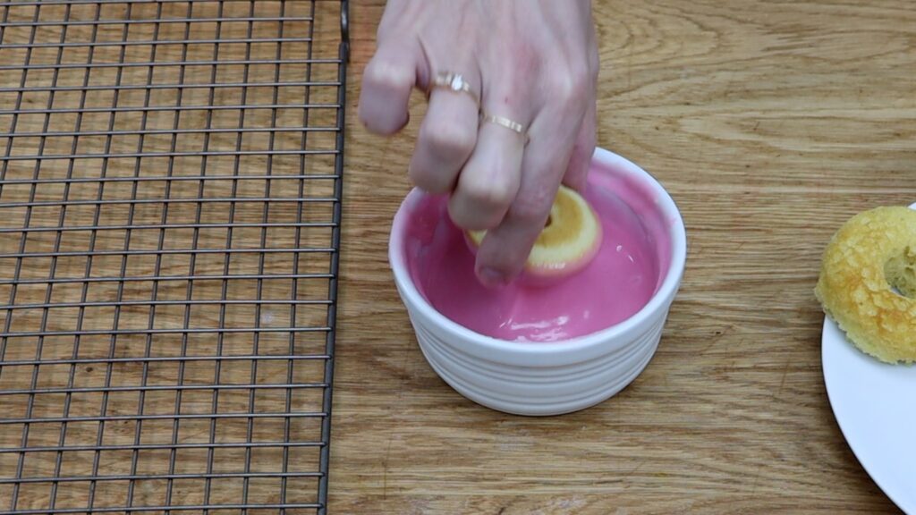 how to glaze donuts for a cake