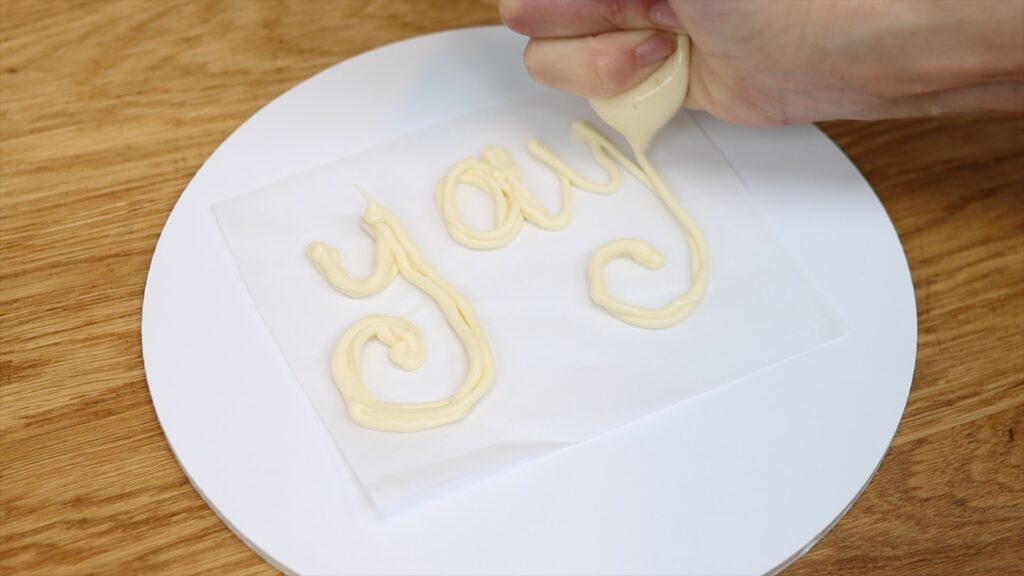 how to write with chocolate to make cake toppers