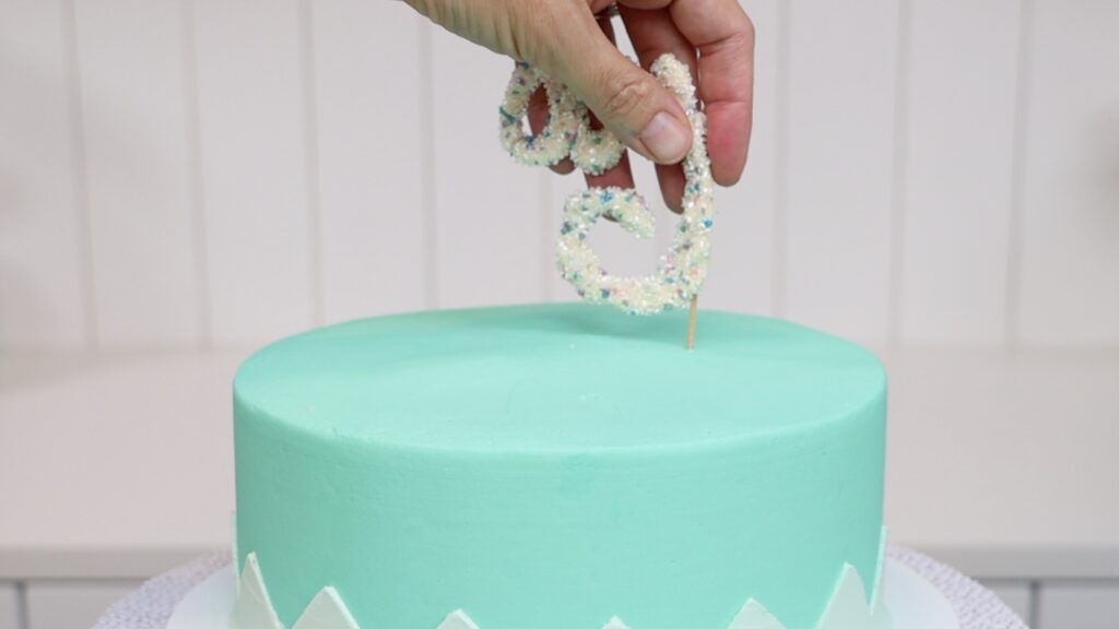 make your own cake topper with chocolate