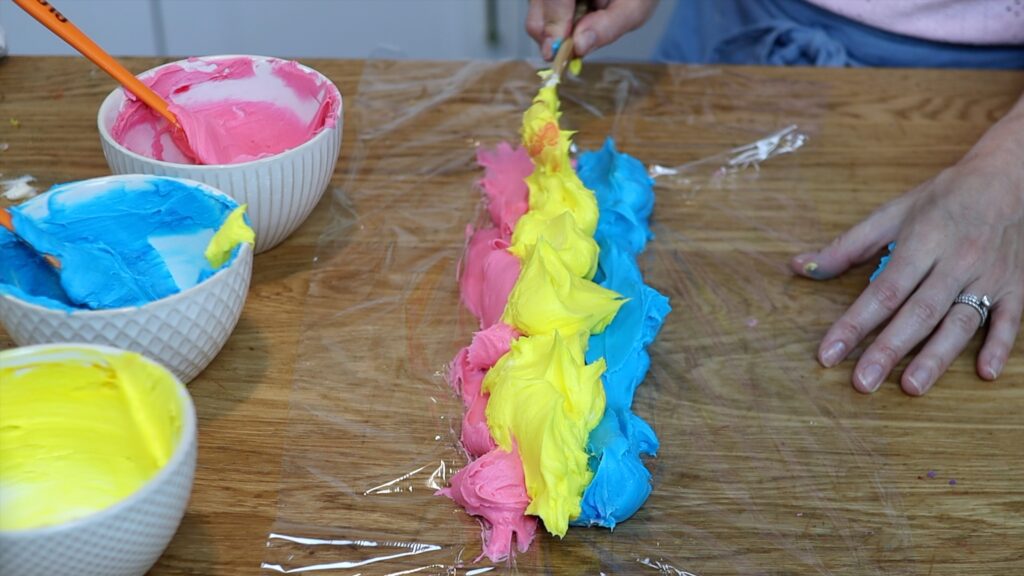 multicoloured piping using a cling film log