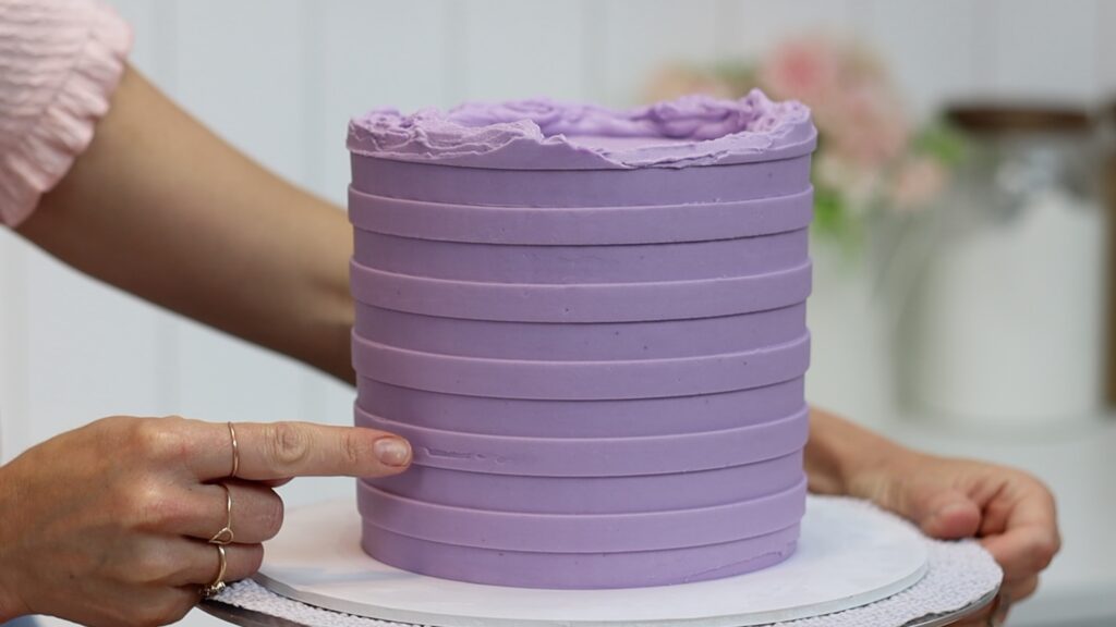 air bubbles cause flecks of colour in striped frosting