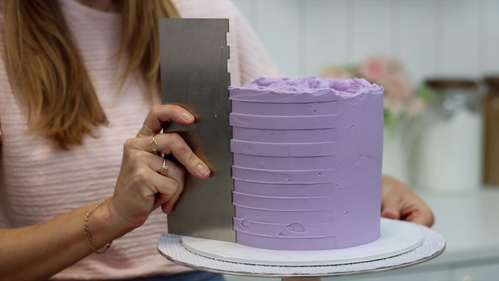 how to use a striped cake comb