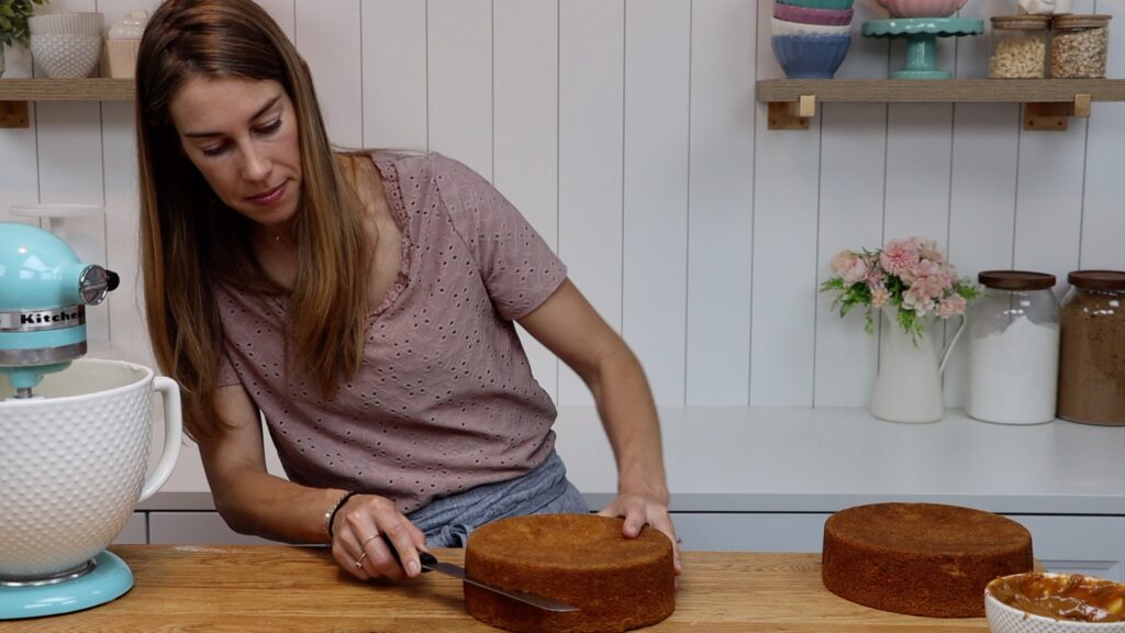 how to divide cakes in half to make a layer cake