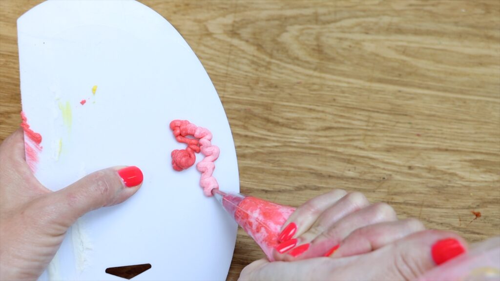 how to use a piping tip with different piping bags of buttercream