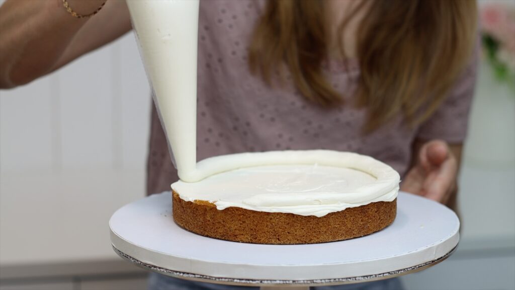 how to use buttercream dams