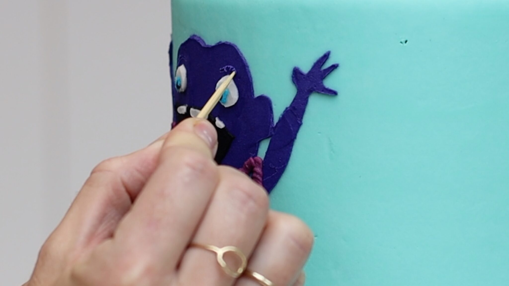 Make Character Cakes with Layered Stencils - British Girl Bakes