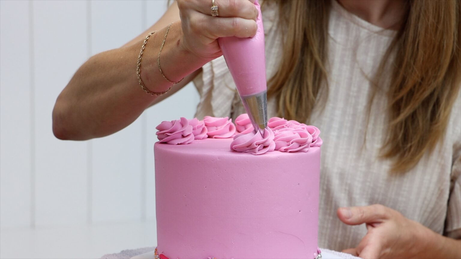 10 EASY Cake Decorating Techniques - British Girl Bakes