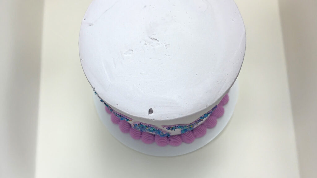 Mini cake sliding inside a large cake box without cake box hacks